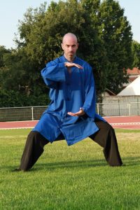 Pratique du ballon Si Fong de Tao Qi Gong lors d’un cours à Montpellier